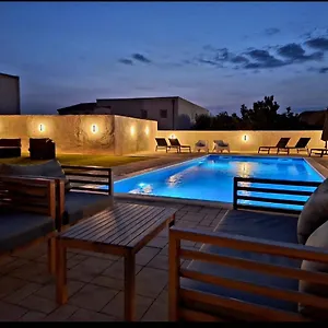https://apartment-lucy-zadar-23000-2.hotelinzadar.com